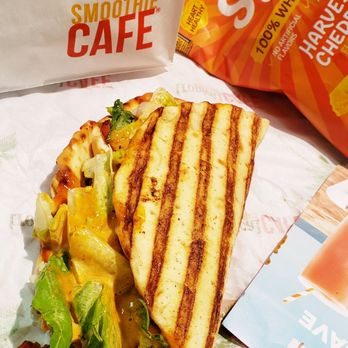 Tropical Smoothie Cafe - Shake Hands with Chipotle Chicken Flatbread !! YUMMMMMMERS !! - Juice Bars & Smoothies Near Me - Morristown, New Jersey