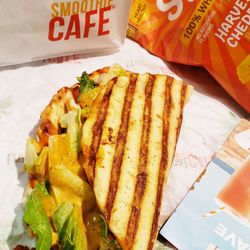 Tropical Smoothie Cafe - Shake Hands with Chipotle Chicken Flatbread !! YUMMMMMMERS !!