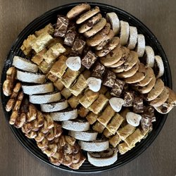Arova Shawarma & Falafel - Dessert platter