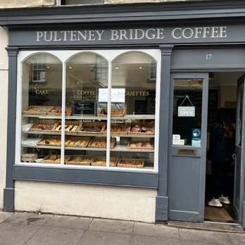 Destinations by Design - The Famous Pulteney Bridge Coffee Shop - Travel Agents Near Me