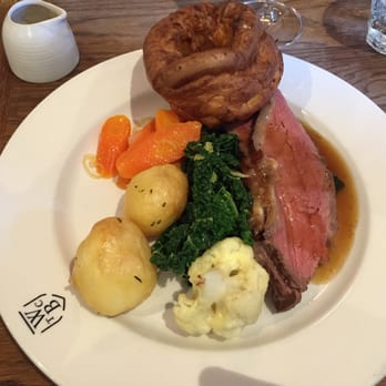 The British Queen - Beef sirloin Sunday roast - Pubs Near Me - Orpington, XGL