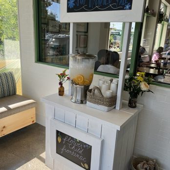 Flower Child - Waiting area - Salad Near Me - St. Louis, Missouri
