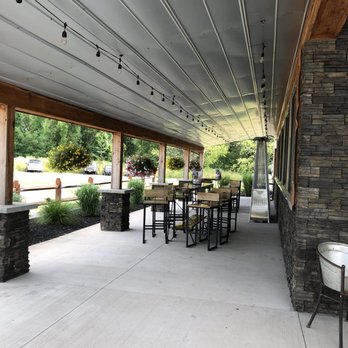 Live Edge Brewing Company - Outdoor patio - Breweries Near Me - Burt, New York
