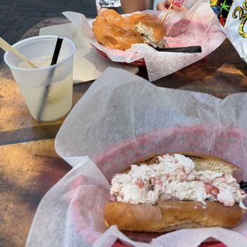Garbo's Grill - Lobster roll and the burger - Food Trucks Near Me - Key West, Florida