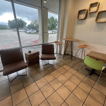 Le Cafe Eblouir - Seating - Cafes Near Me - Gretna, Louisiana Le Cafe Eblouir - Seating - Cafes Near Me - Gretna, Louisiana