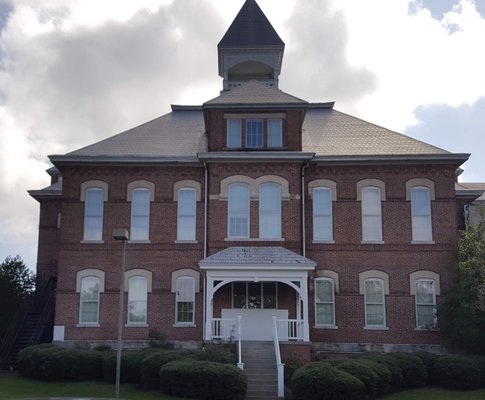 Robert W Nunnery Roofing Logo