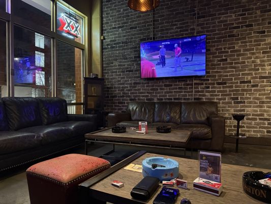 Highland Cigar Company by null