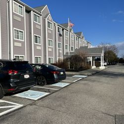 Microtel Inn & Suites by Wyndham Uncasville - Neat and clean inside and out
