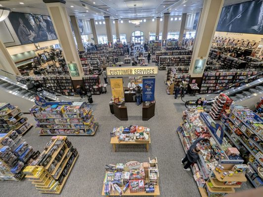 Barnes & Noble by null
