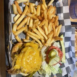 J & S Hamburg South Airport - Cheeseburger hit the spot - u can get all kinds of add-ons.