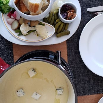 WALLISER STUBE - Prix fix gorgonzola cheese fondue - Fondue Near Me - Lake Louise, Alberta WALLISER STUBE - Prix fix gorgonzola cheese fondue - Fondue Near Me - Lake Louise, Alberta