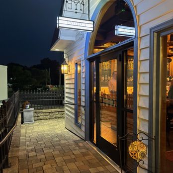 Ann's Italian Restaurant - wine bar - Italian Near Me - Hales Corners, Wisconsin