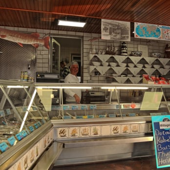 Fisch Haus Loop - Der Chef berät seine Kunden - Seafood Near Me - Hamburg, HH