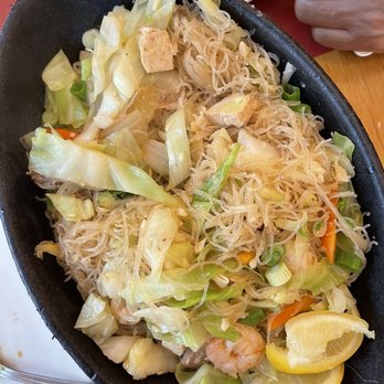 Max's Restaurant - Glendale - Pancit Bihon - Filipino Near Me - Glendale, California