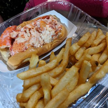 Pauli's - Lobster roll - Sandwiches Near Me - Boston, Massachusetts