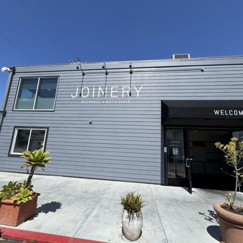 Joinery - Front entrance - American Near Me - Sausalito, California