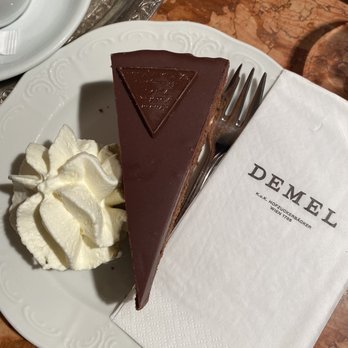 Demel - Sachetorte - Cafes Near Me - Vienna, 9