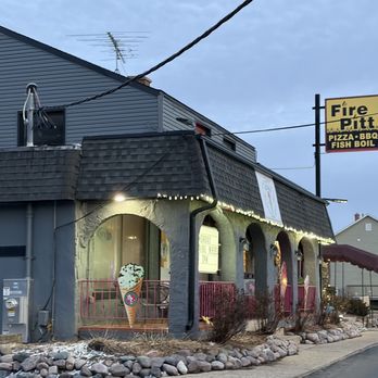 Fire Pitt - Outside - American Near Me - Trevor, Wisconsin