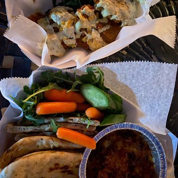 Big Cheese Truck - Smoked Gouda Pimento on the bottom and fried green tomatoes on top. - Food Trucks Near Me Big Cheese Truck - Smoked Gouda Pimento on the bottom and fried green tomatoes on top. - Food Trucks Near Me