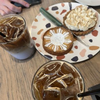 Kasama - iced oh hot yam lattes, huckleberry and ube basque cake, banana tart - Filipino Near Me - Chicago, Illinois
