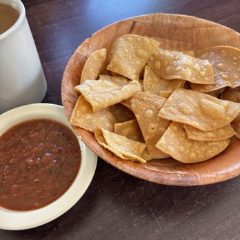 Gloria's Mexican Restaurant - chips and salsa - Mexican Near Me - Seguin, Texas