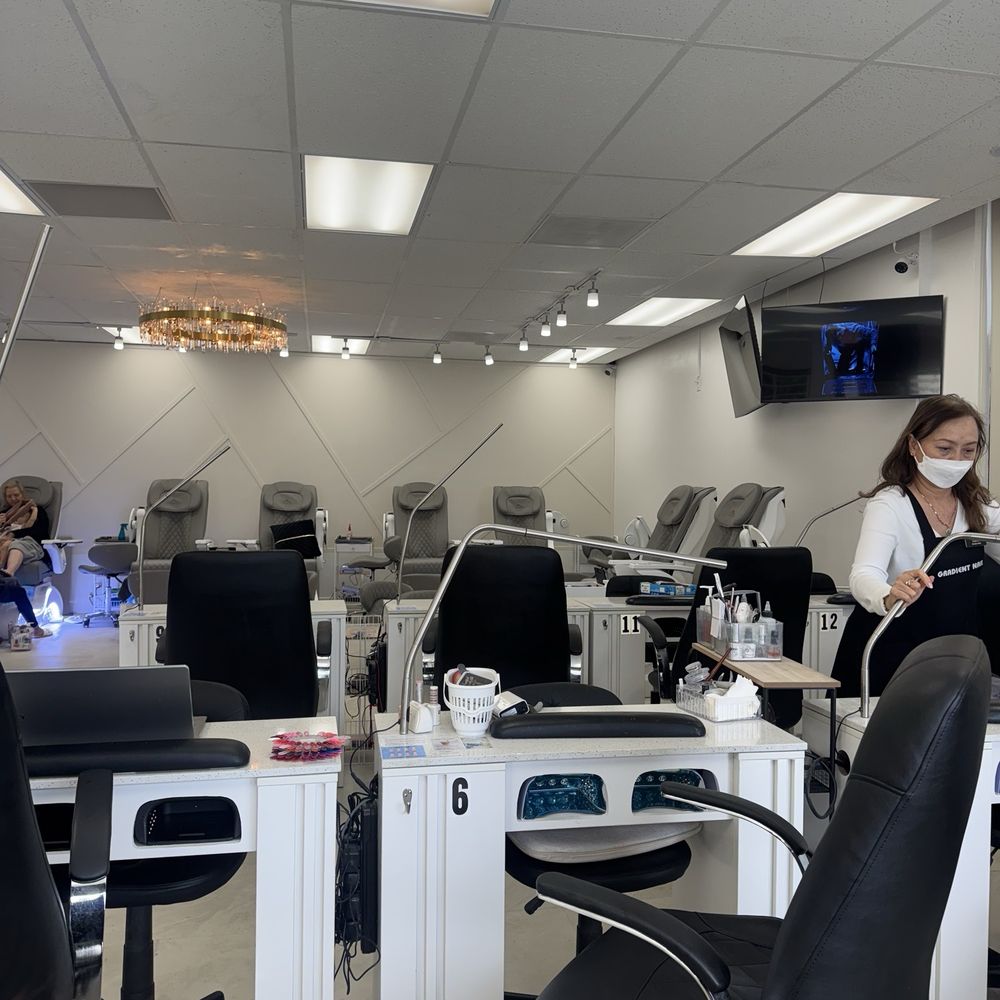 Gradient Nail - Nail Salons Near Me - Honolulu, Hawaii