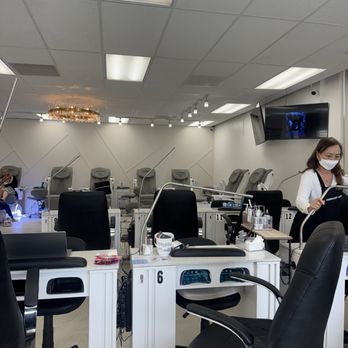 Gradient Nail - Nail Salons Near Me - Honolulu, Hawaii
