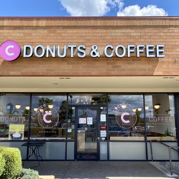 Coco Donuts - Coco Donuts Storefront and Entrance - Donuts Near Me - Clackamas, Oregon
