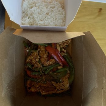 D E Thai Kitchen - Downtown - Pad Woon Sen with chicken and white rice. - Thai Near Me - Las Vegas, Nevada