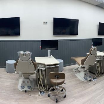 Passamano Orthodontics - Entertainment awaits! Enjoy TV on the walls and ceiling in our treatment bay at Passamano Orthodontics. - Orthodontists Near Me - Irvine, California Passamano Orthodontics - Entertainment awaits! Enjoy TV on the walls and ceiling in our treatment bay at Passamano Orthodontics. - Orthodontists Near Me - Irvine, California