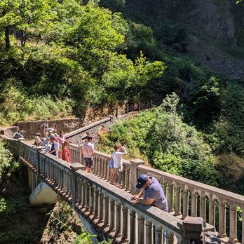 Multnomah Falls - Hiking Near Me - Bridal Veil, Oregon Multnomah Falls - Hiking Near Me - Bridal Veil, Oregon