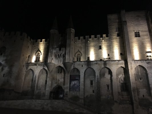 Palais des Papes by null