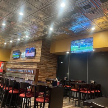Round Table Pizza - Indoor Seating - Pizza Near Me - Fresno, California Round Table Pizza - Indoor Seating - Pizza Near Me - Fresno, California