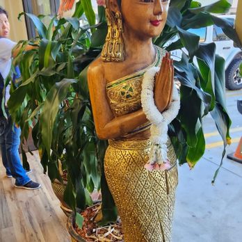 Khun Khao Thai Restaurant - Thai Objet d'Art - Thai Near Me - Panorama City, California Khun Khao Thai Restaurant - Thai Objet d'Art - Thai Near Me - Panorama City, California