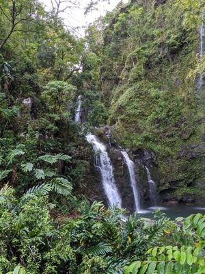 Upper Waikani Falls by null