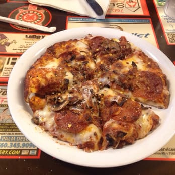 Billy Q's - Pizza Near Me - Palm Desert, California