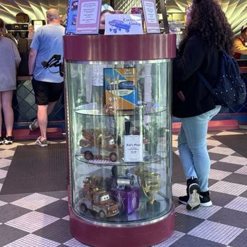 Flo's V8 Cafe - Cafes Near Me - Anaheim, California
