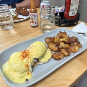 Cracked & Battered - Marina - Fried Chicken Benedict - Breakfast & Brunch Near Me - San Francisco, California