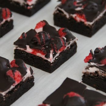 Maeve Nashville - Raspberry Madness bar - Custom Cakes Near Me Maeve Nashville - Raspberry Madness bar - Custom Cakes Near Me
