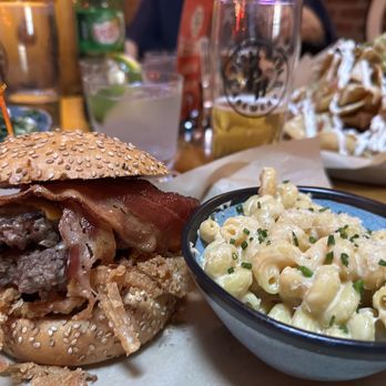 Pedal Haus Brewery - Bbq Smash Burger w/Mac and cheese - Breweries Near Me - Phoenix, Arizona