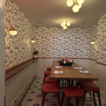 Stretch Pizza - Seating - Pizza Near Me - New York, New York