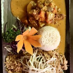 Ban Chok Dee Thai Cuisine-Maple Ridge - Massaman Chicken and Stir-Fried Rice Noodles with Pork