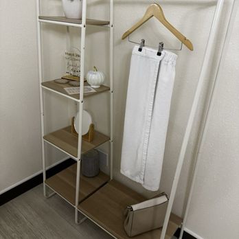 Honest Skin - Area to put your belongings, a towel to wear during your treatment - Skin Care Near Me - San Diego, California Honest Skin - Area to put your belongings, a towel to wear during your treatment - Skin Care Near Me - San Diego, California