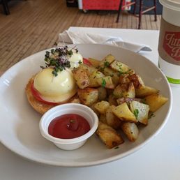 Eggs Benni with potatoes Eggs Benni with potatoes