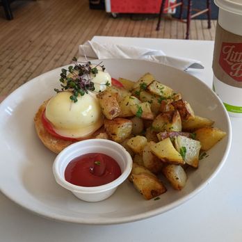 Little Brick - Eggs Benni with potatoes - Cafes Near Me - Edmonton, Alberta Little Brick - Eggs Benni with potatoes - Cafes Near Me - Edmonton, Alberta