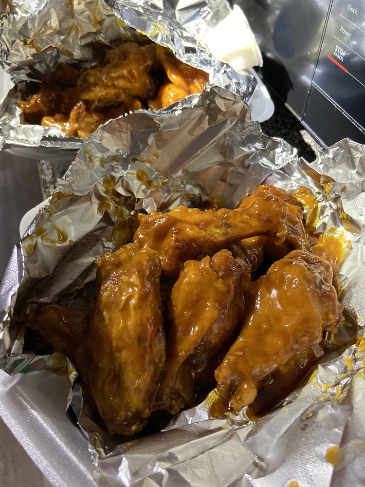 Miss Jackee's Hot Wings Logo