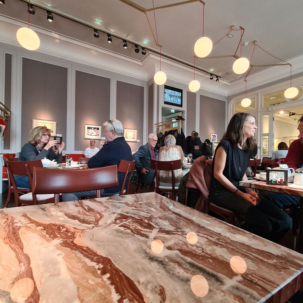 Dorotheum - Cafe - Inside - older clienetle - Cafes Near Me - Vienna, 9