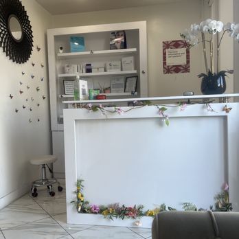 Eye Candy - Register / check in area - Eyelash Service Near Me - Newport Beach, California