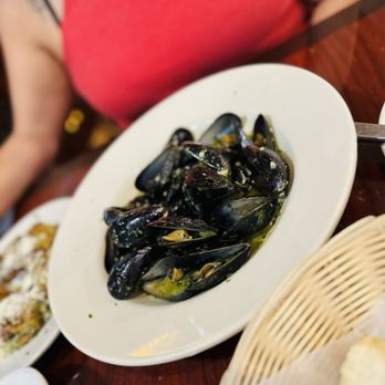 Umberto's Italian Grill - Mussels in white wine sauce appetizer - Italian Near Me - San Antonio, Texas Umberto's Italian Grill - Mussels in white wine sauce appetizer - Italian Near Me - San Antonio, Texas