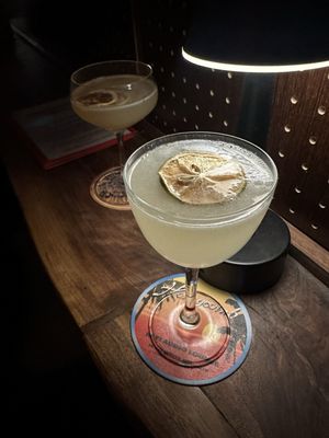 Honeycomb Hi-Fi Listening Bar by null